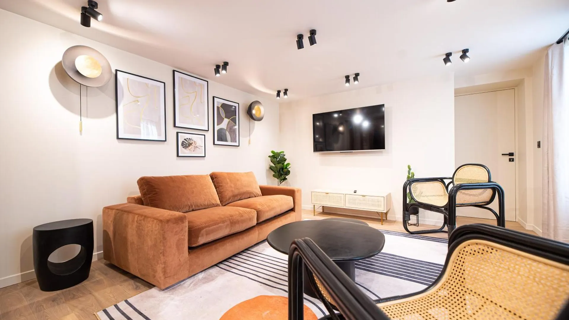 Apartment Cia - Home On Grands Boulevards Paris