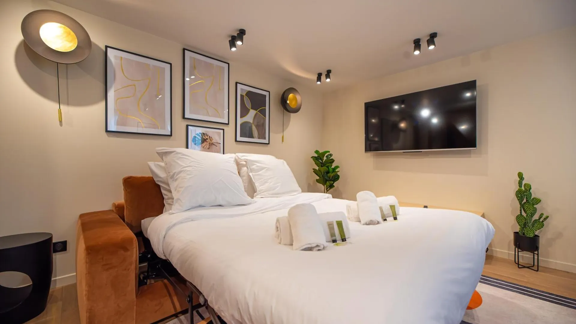 Apartment Cia - Home On Grands Boulevards Paris France