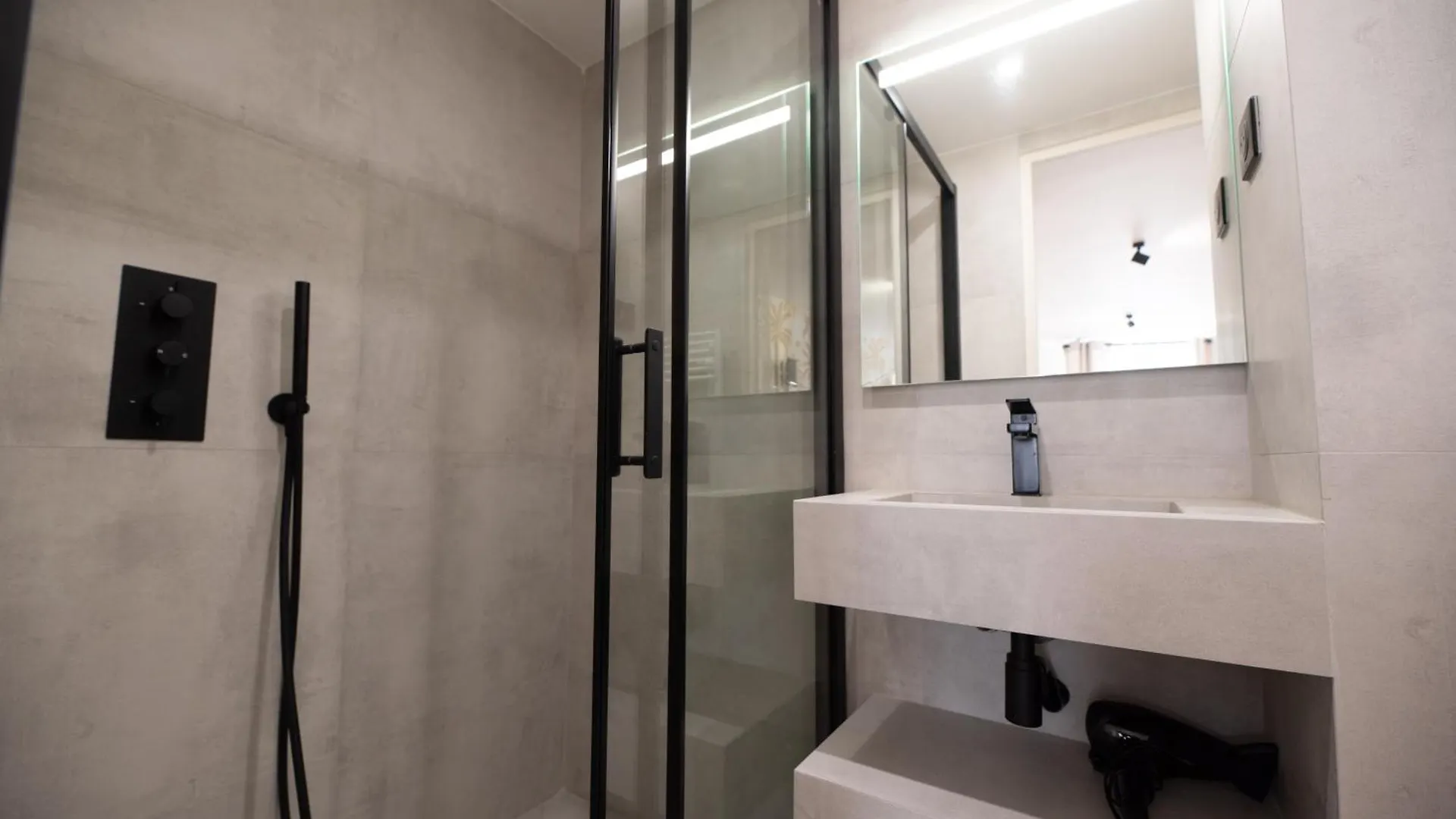 Apartment Cia - Home On Grands Boulevards Paris